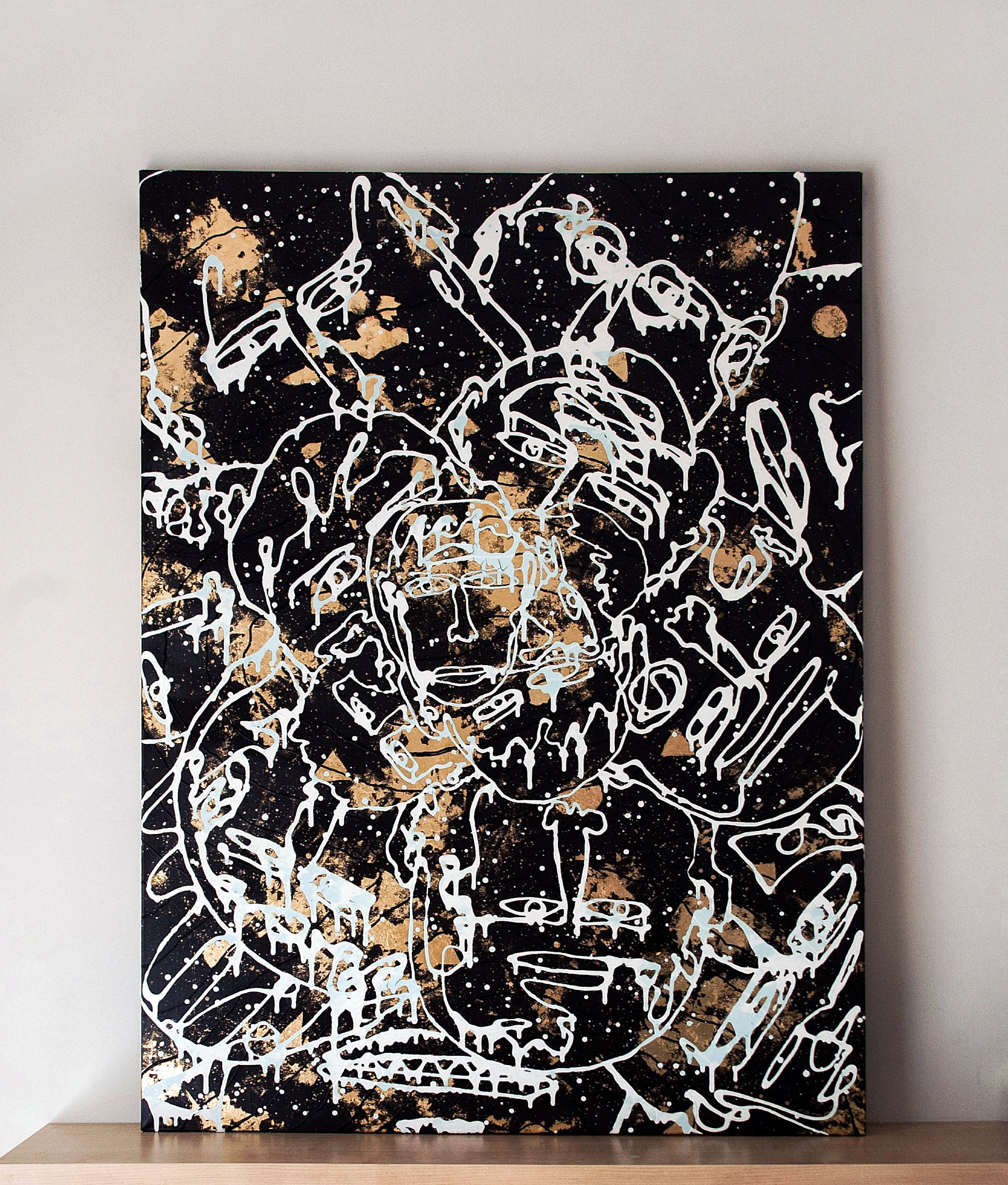 Gold that is deep inside me - contemporary Ukrainian artwork - monoline faces on the gold and black